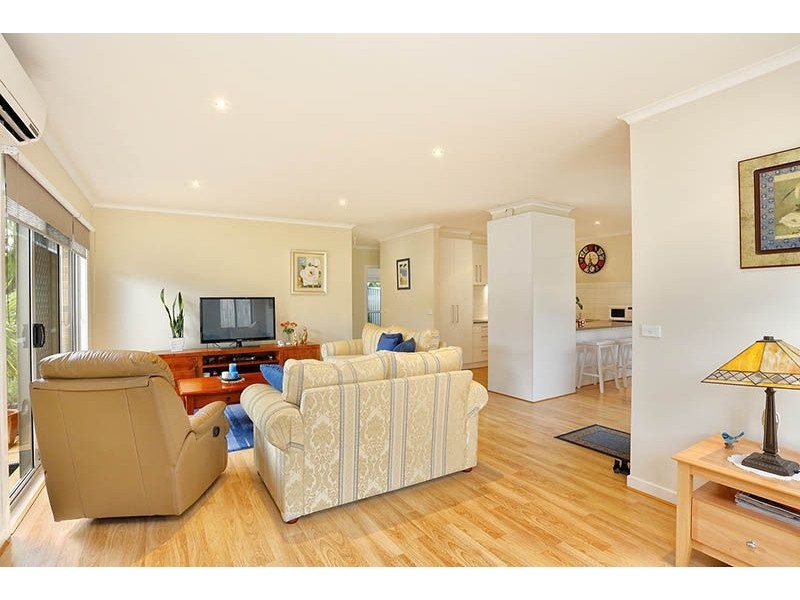 2/28 Orchard Grove, Tyabb VIC 3913