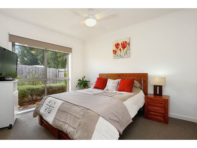 2/28 Orchard Grove, Tyabb VIC 3913