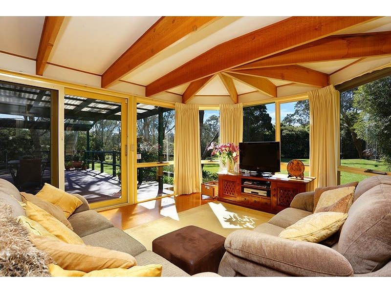 2 David Close, Somerville VIC 3912