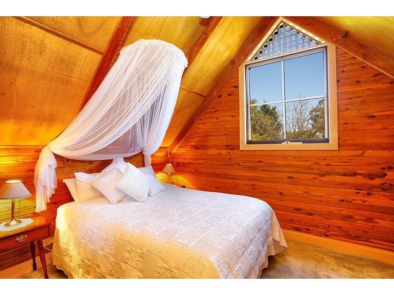 2 David Close, Somerville VIC 3912