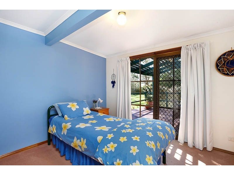 2 David Close, Somerville VIC 3912