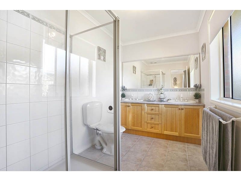 135 Clarendon Drive, Somerville VIC 3912