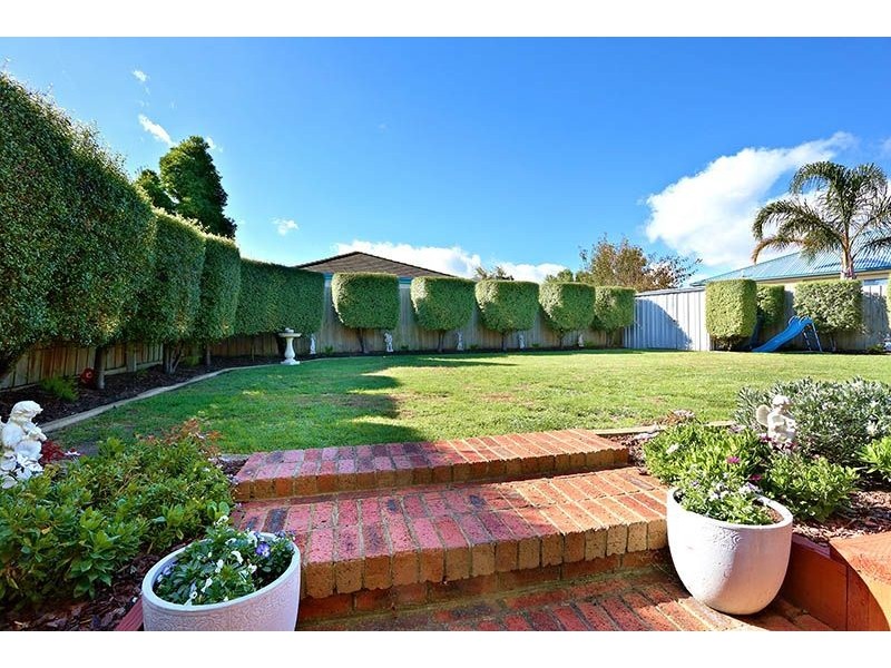 135 Clarendon Drive, Somerville VIC 3912