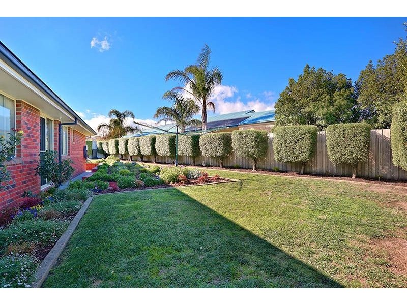 135 Clarendon Drive, Somerville VIC 3912