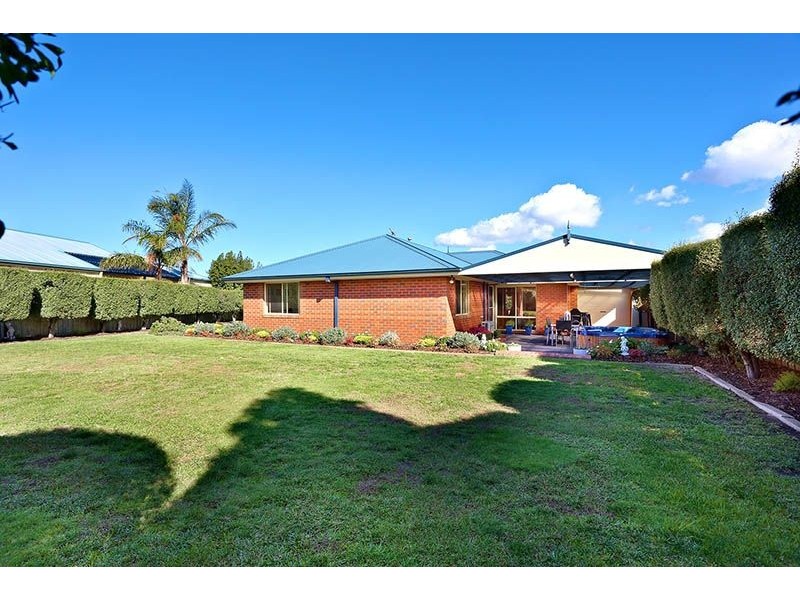 135 Clarendon Drive, Somerville VIC 3912