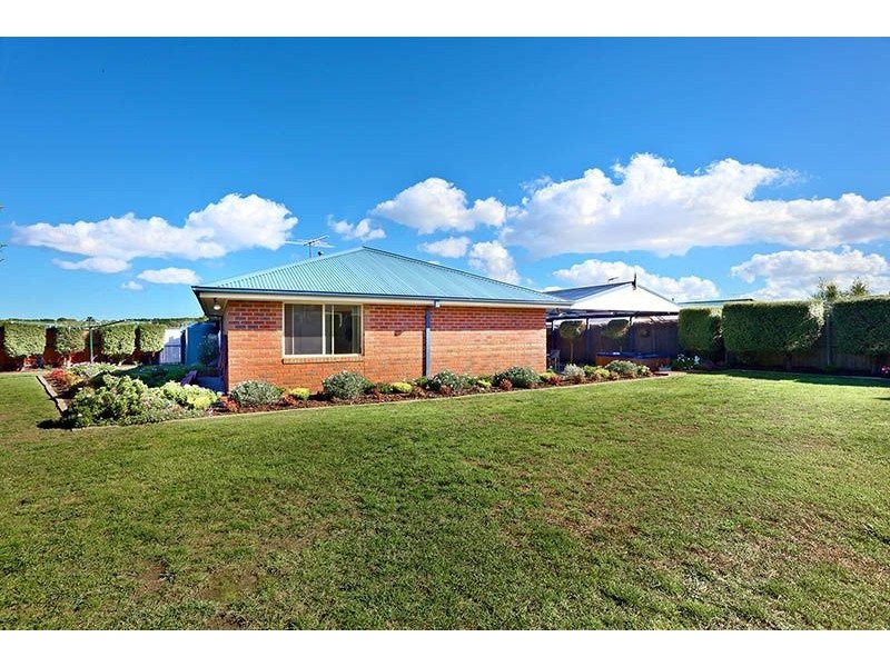 135 Clarendon Drive, Somerville VIC 3912