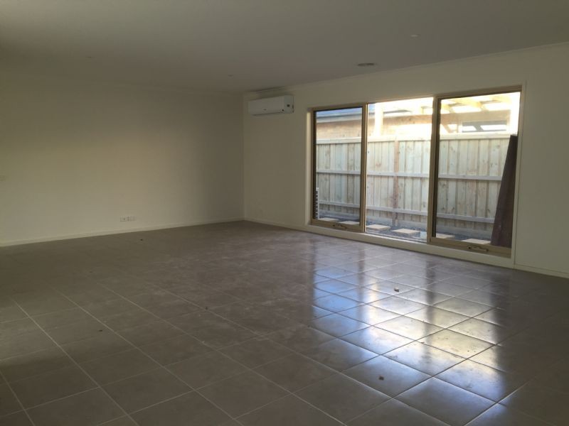 2/20-24 Austin Rd, Somerville VIC 3912