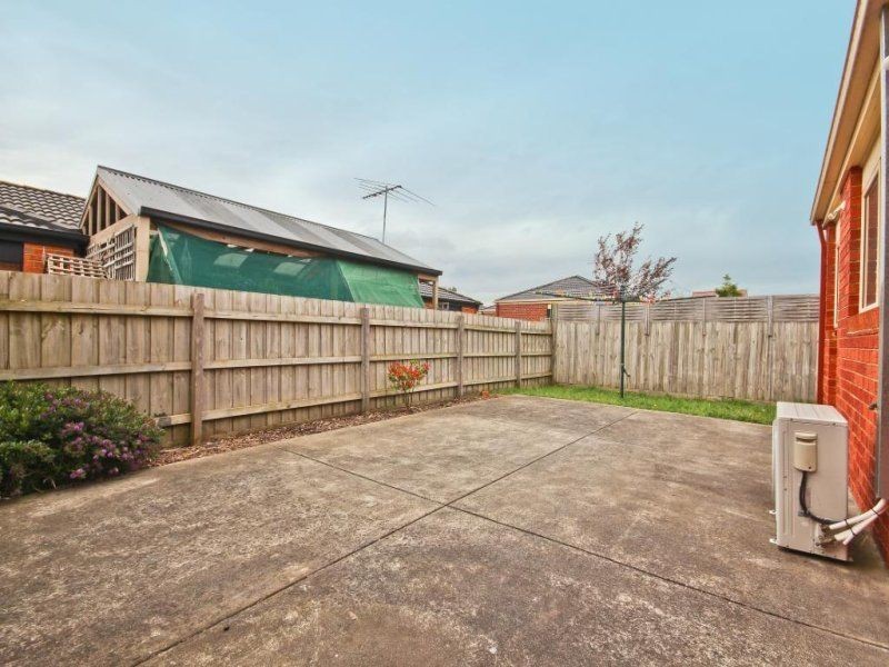 12 Cambridge Close,, Cranbourne VIC 3977