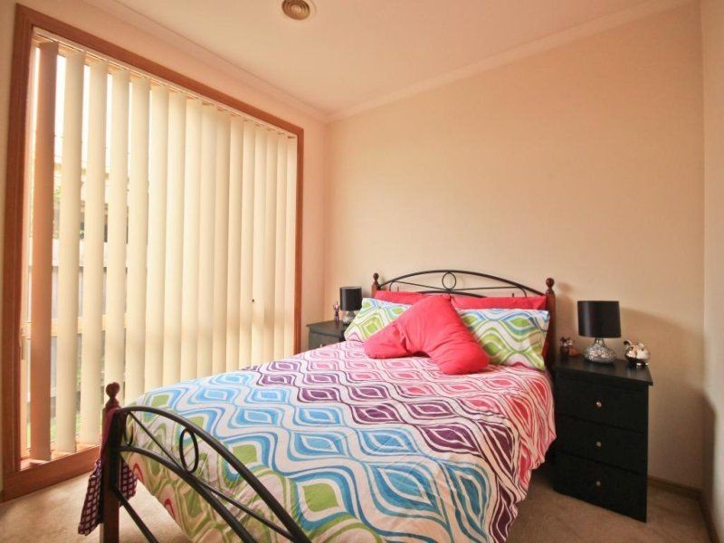 12 Cambridge Close,, Cranbourne VIC 3977