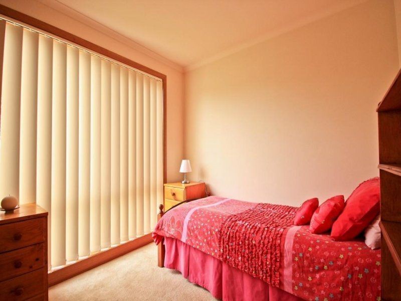 12 Cambridge Close,, Cranbourne VIC 3977