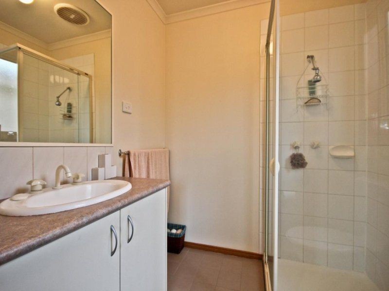 12 Cambridge Close,, Cranbourne VIC 3977