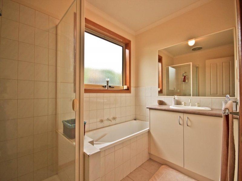 12 Cambridge Close,, Cranbourne VIC 3977