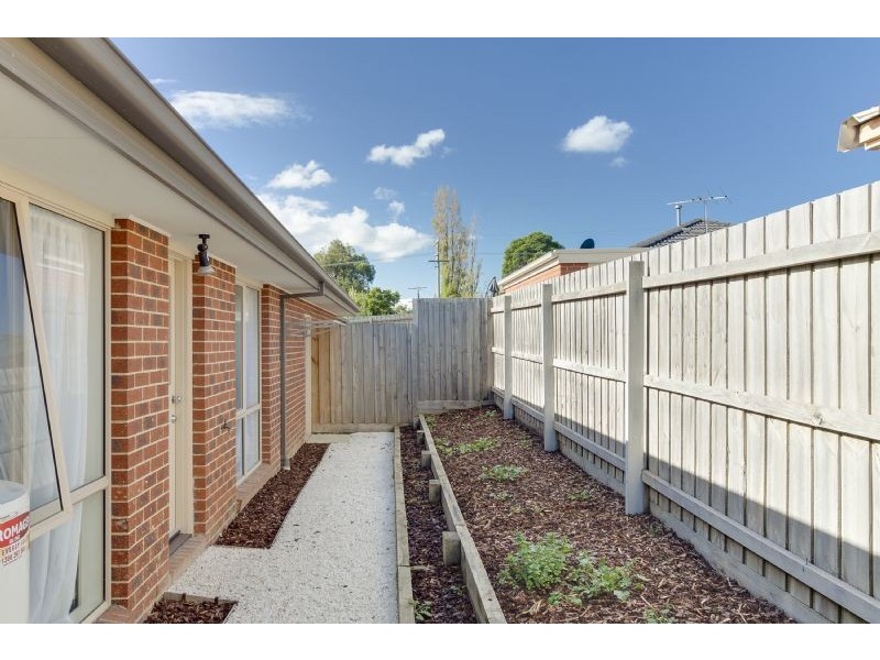 2/17 Raymond Street, Somerville VIC 3912