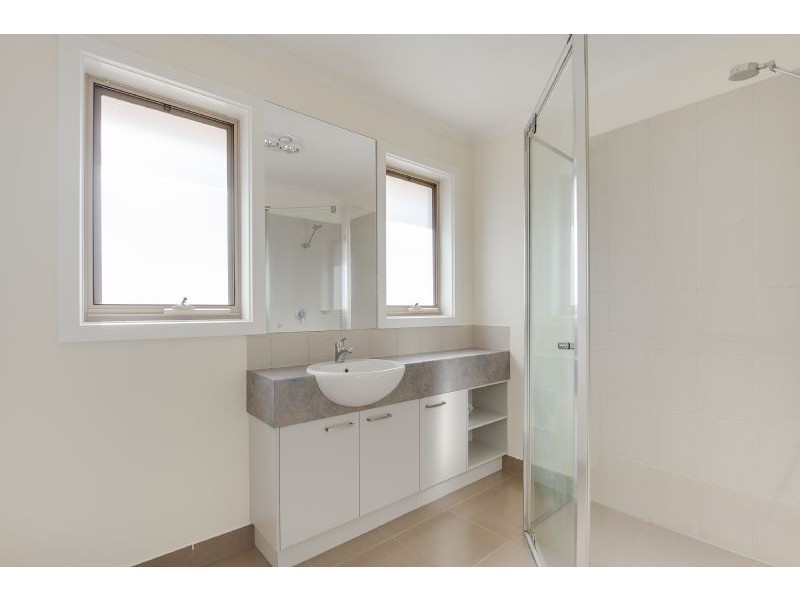 2/17 Raymond Street, Somerville VIC 3912