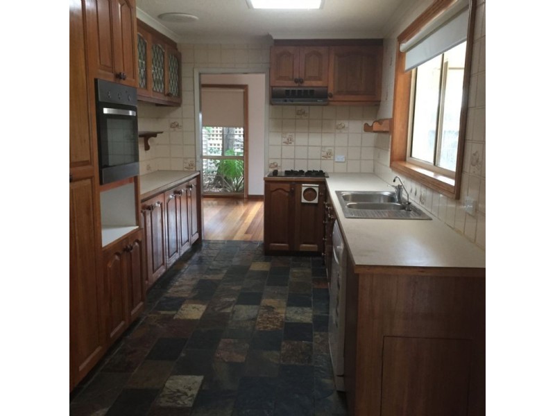 8 Pembroke Drive, Somerville VIC 3912