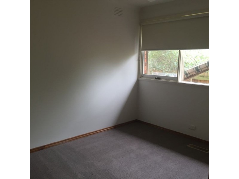 8 Pembroke Drive, Somerville VIC 3912