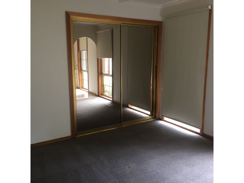 8 Pembroke Drive, Somerville VIC 3912