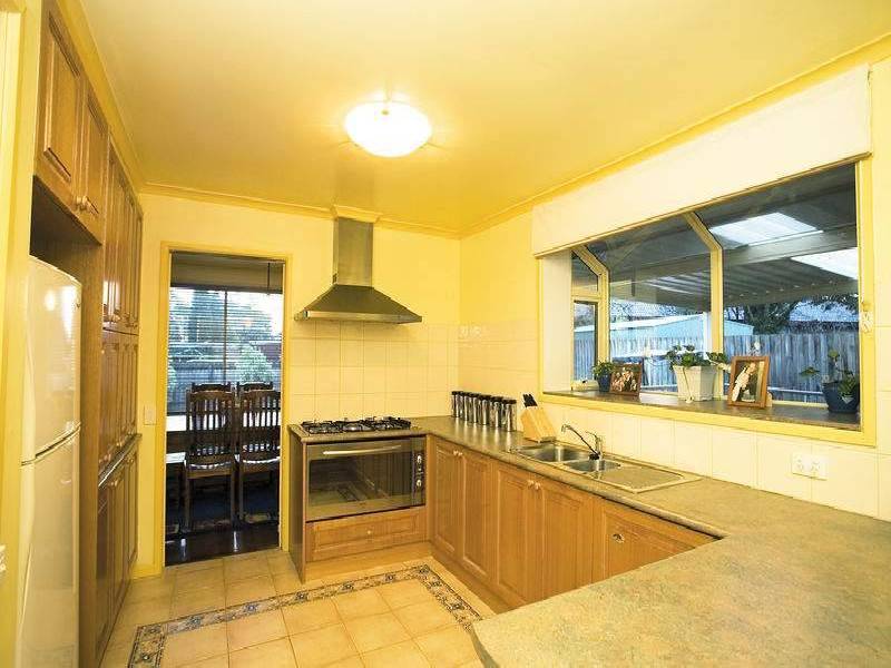 28 Ninevah Crescent, Wheelers Hill VIC 3150