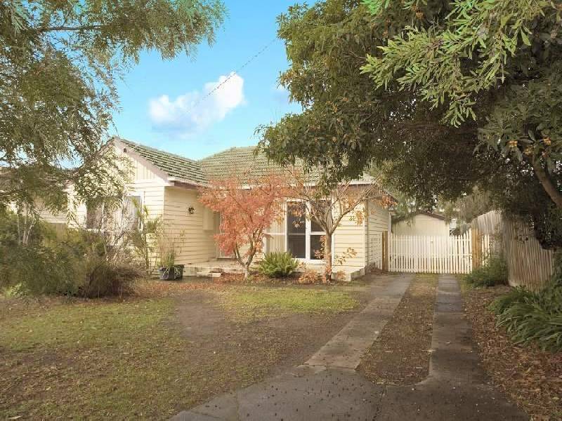 18 Kingsley Grove, Mount Waverley VIC 3149