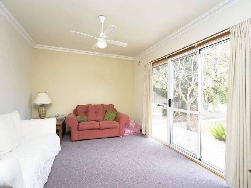 18 Kingsley Grove, Mount Waverley VIC 3149