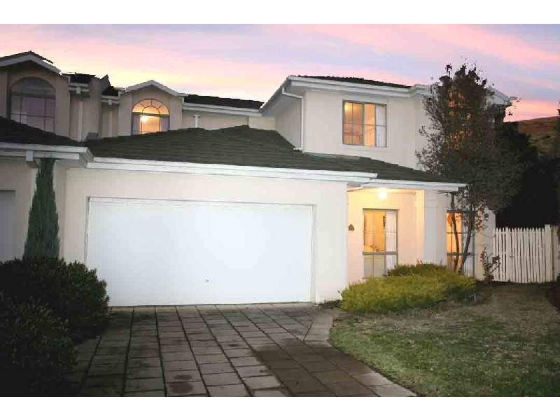 33 Silverwood Way, Glen Waverley VIC 3150