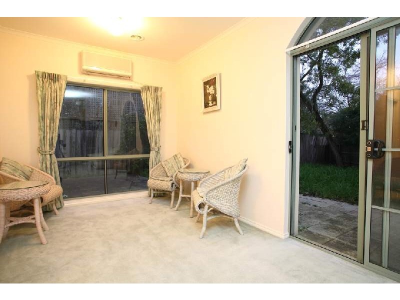 33 Silverwood Way, Glen Waverley VIC 3150