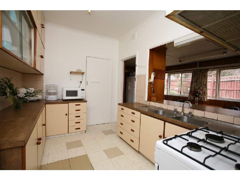 20 Chandler Grove, Burwood VIC 3125