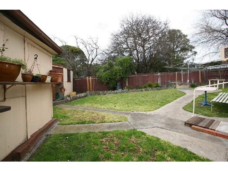 20 Chandler Grove, Burwood VIC 3125