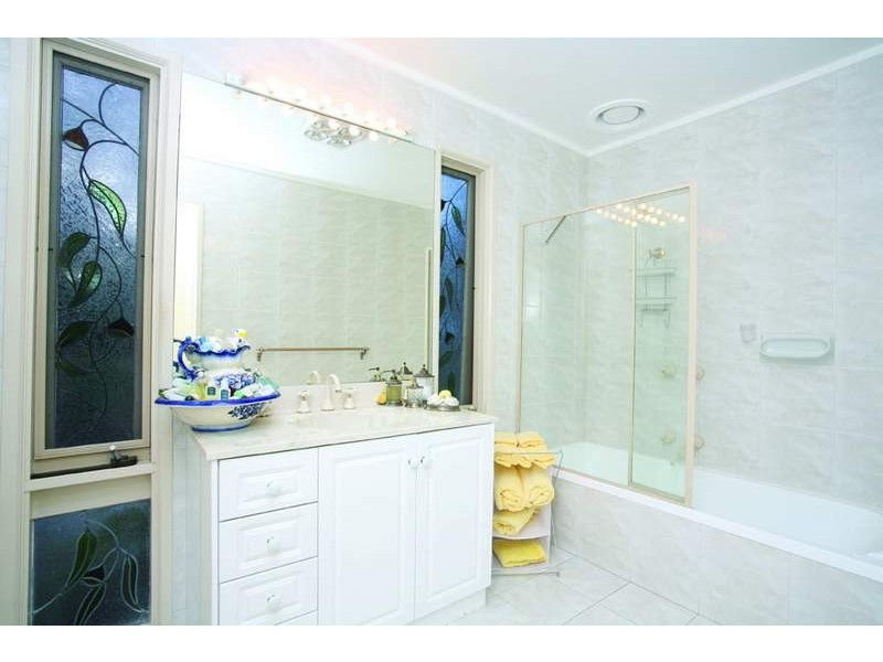 29 Heatherlea Drive, Wheelers Hill VIC 3150