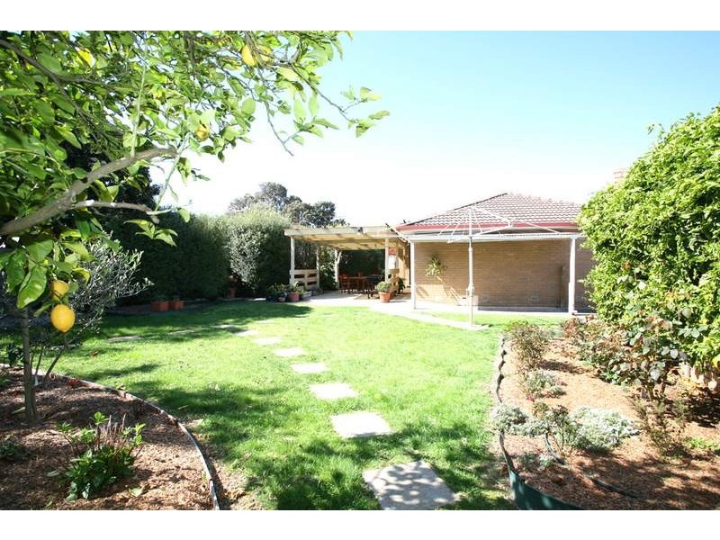 182 Brandon Park Drive, Wheelers Hill VIC 3150