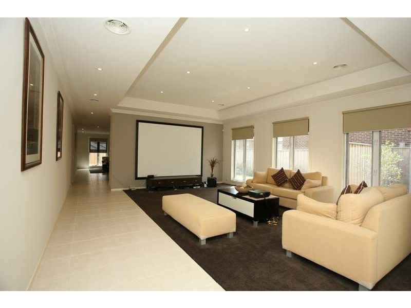 4 Burbidge Close, Burwood VIC 3125