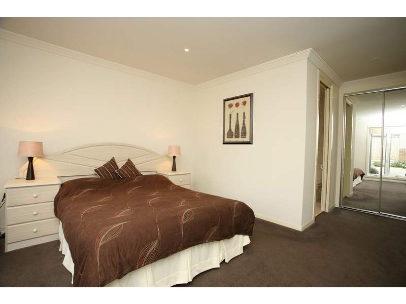 4 Burbidge Close, Burwood VIC 3125