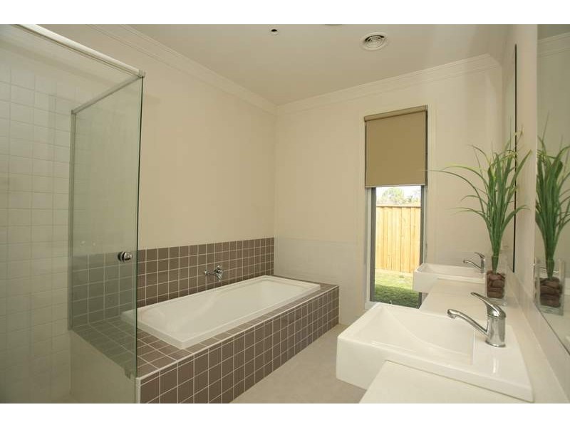 4 Burbidge Close, Burwood VIC 3125