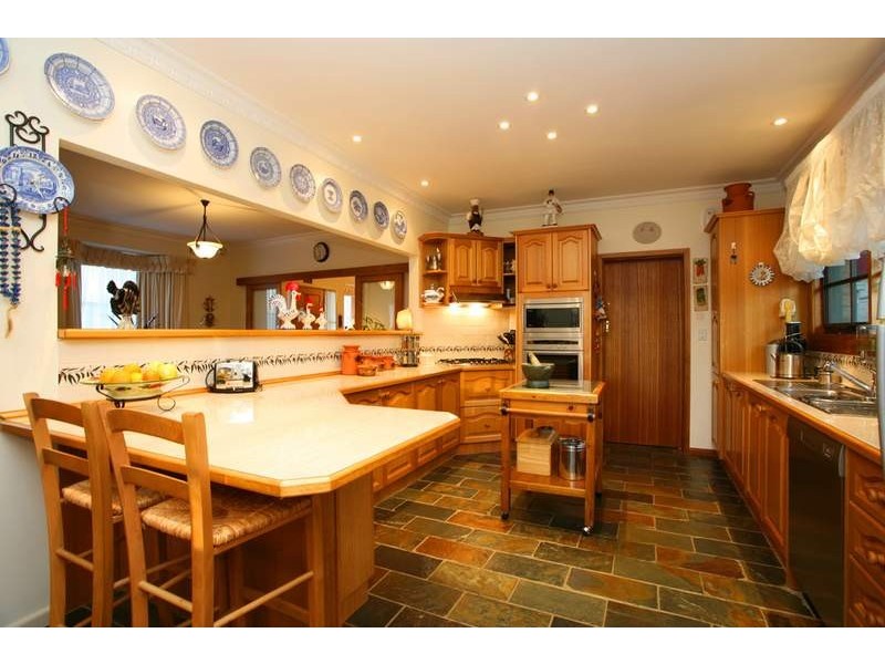 18 Ashwood Drive, Ashwood VIC 3147