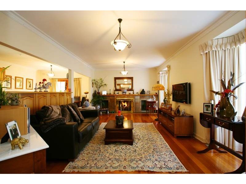 18 Ashwood Drive, Ashwood VIC 3147