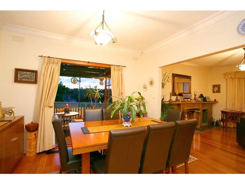 18 Ashwood Drive, Ashwood VIC 3147