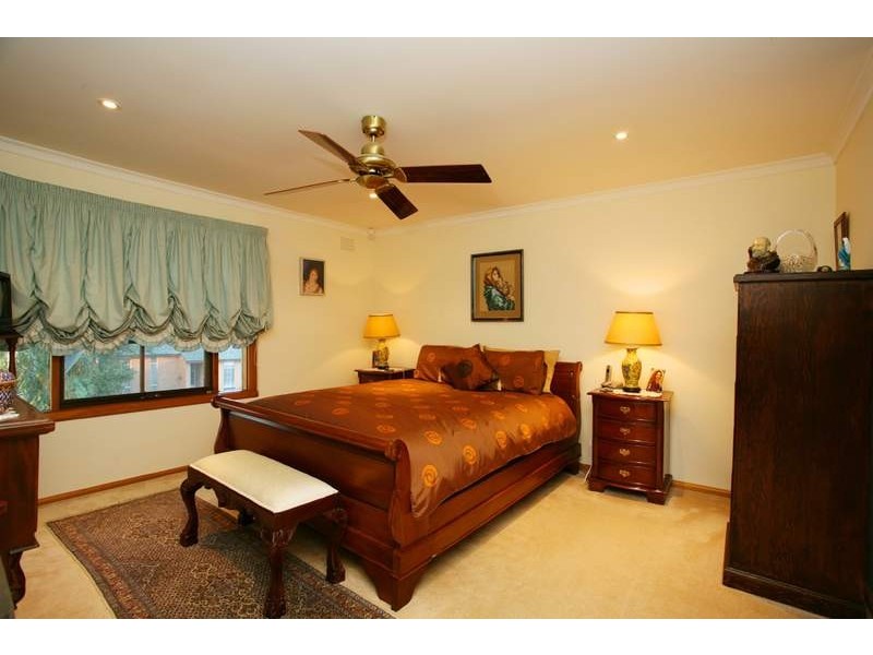 18 Ashwood Drive, Ashwood VIC 3147