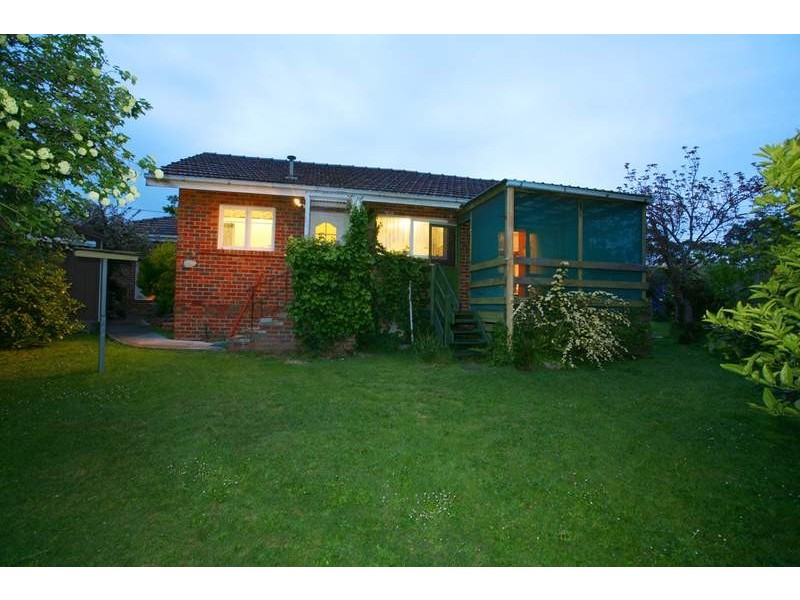 14 Pinewood Drive, Mount Waverley VIC 3149