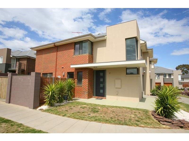 17 Brockhoff Drive, Burwood VIC 3125