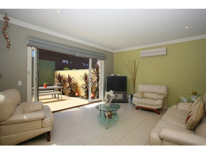 17 Brockhoff Drive, Burwood VIC 3125