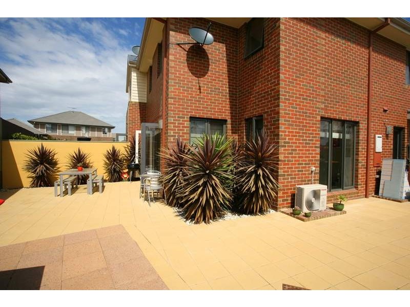 17 Brockhoff Drive, Burwood VIC 3125