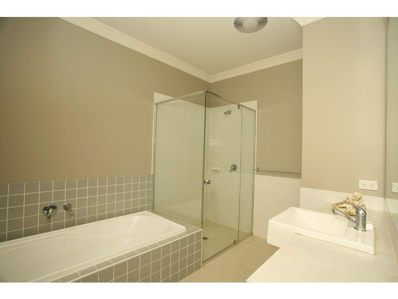 17 Brockhoff Drive, Burwood VIC 3125