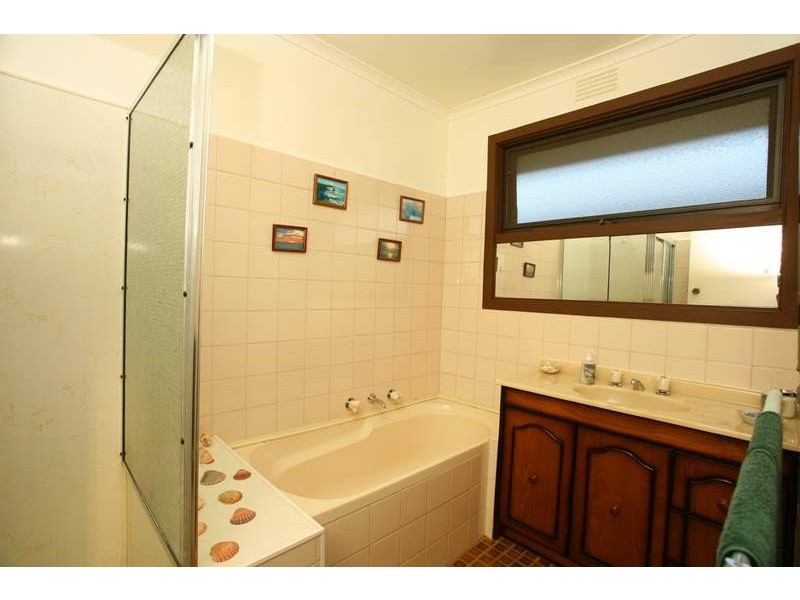 14 Nicholas Avenue, Glen Waverley VIC 3150