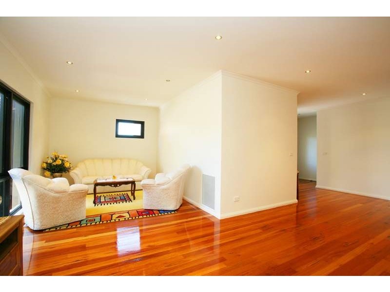 2/6 St Johns Wood Road, Mount Waverley VIC 3149
