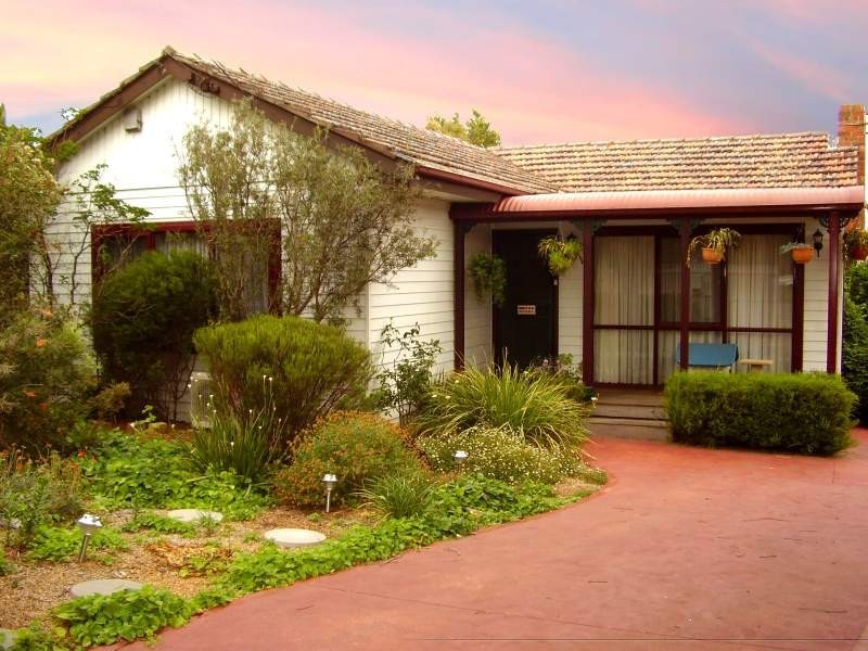 10 Hillcrest Avenue, Chadstone VIC 3148