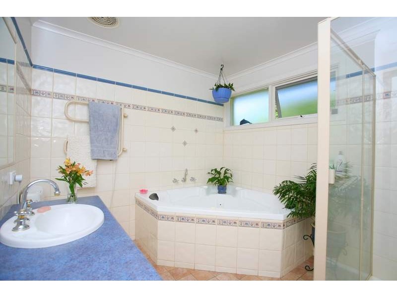 30 Winston Street, Glen Waverley VIC 3150