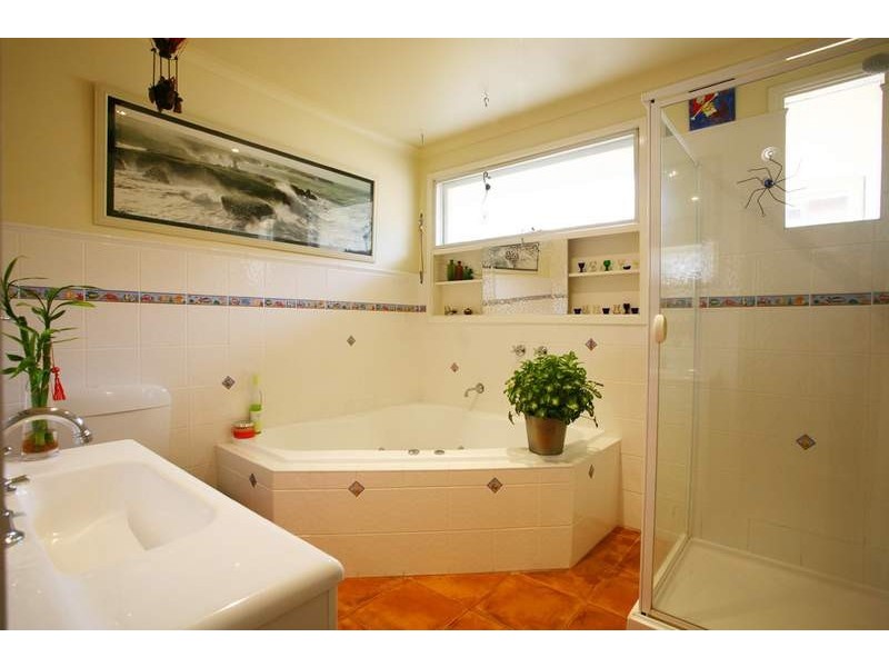 123 Brandon Park Drive, Wheelers Hill VIC 3150