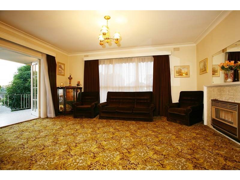 32 Sampson Drive, Mount Waverley VIC 3149