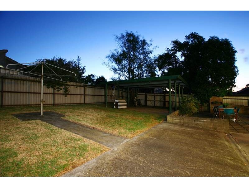 32 Sampson Drive, Mount Waverley VIC 3149