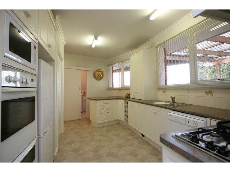 3 Brenda Avenue, Mount Waverley VIC 3149